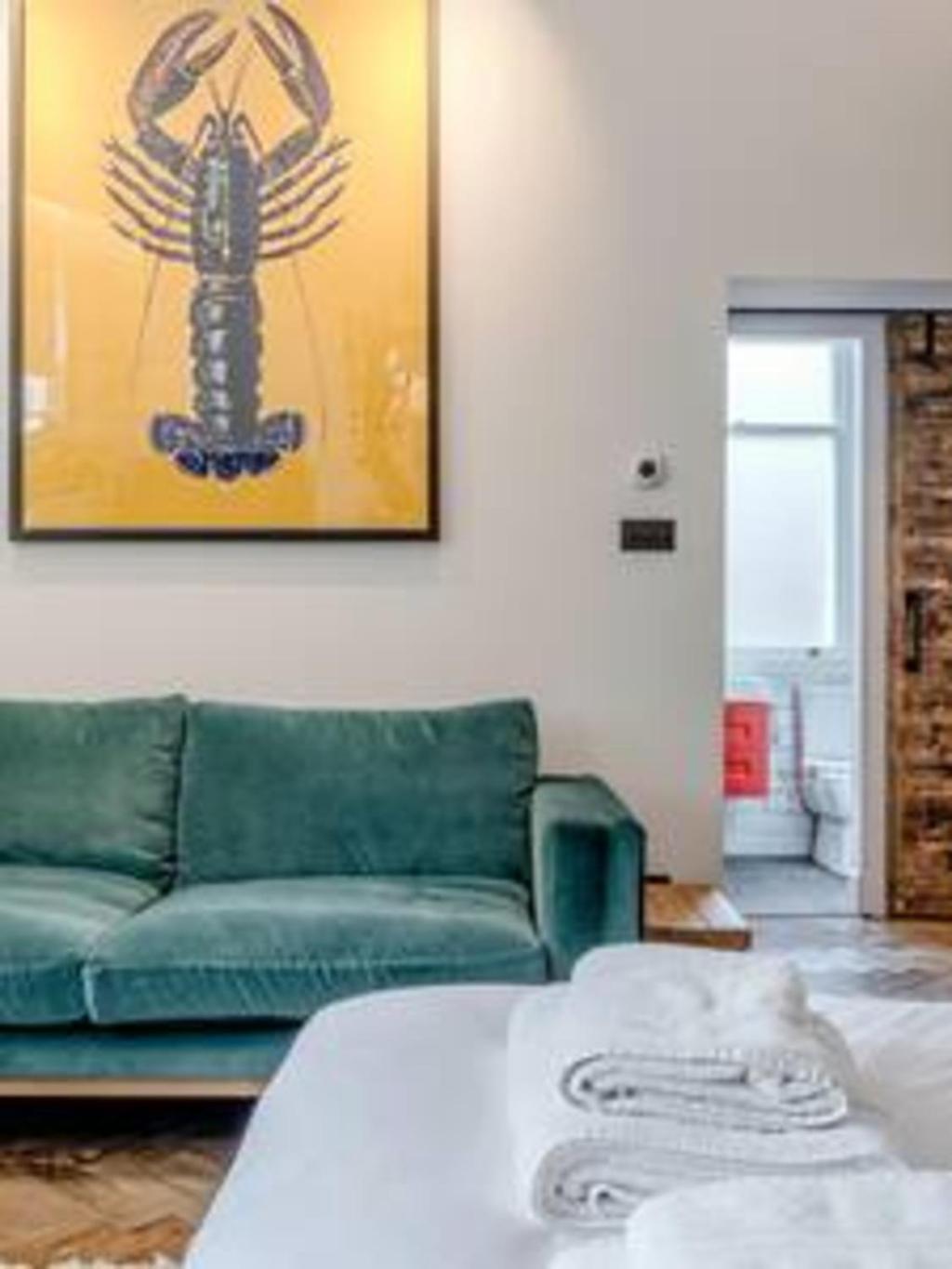 Modern Spacious In Chelsea By Kings Road Londra